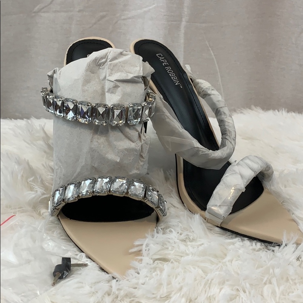Cap Ribbon Heels